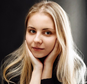 Julia Apranich apro